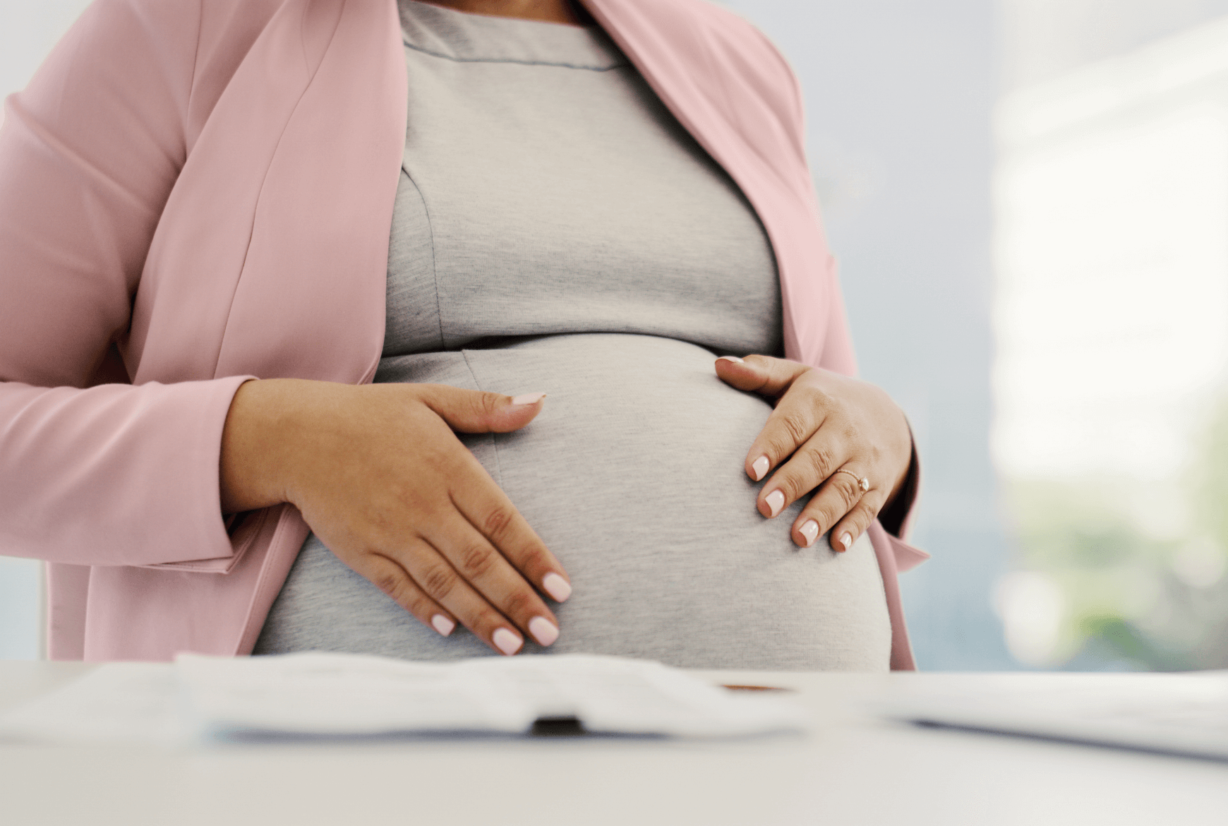 Le ventre d'une femme enceinte