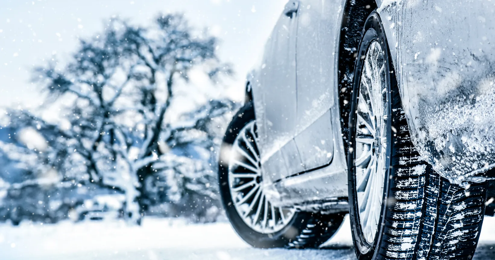Voiture dans la neige