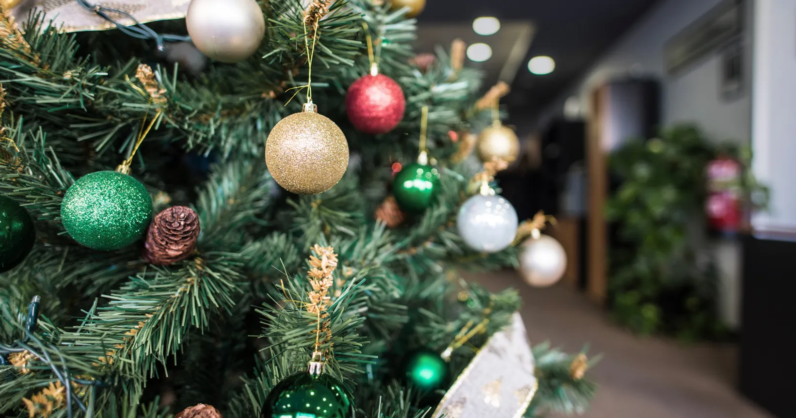 Sapin de Noël décoré