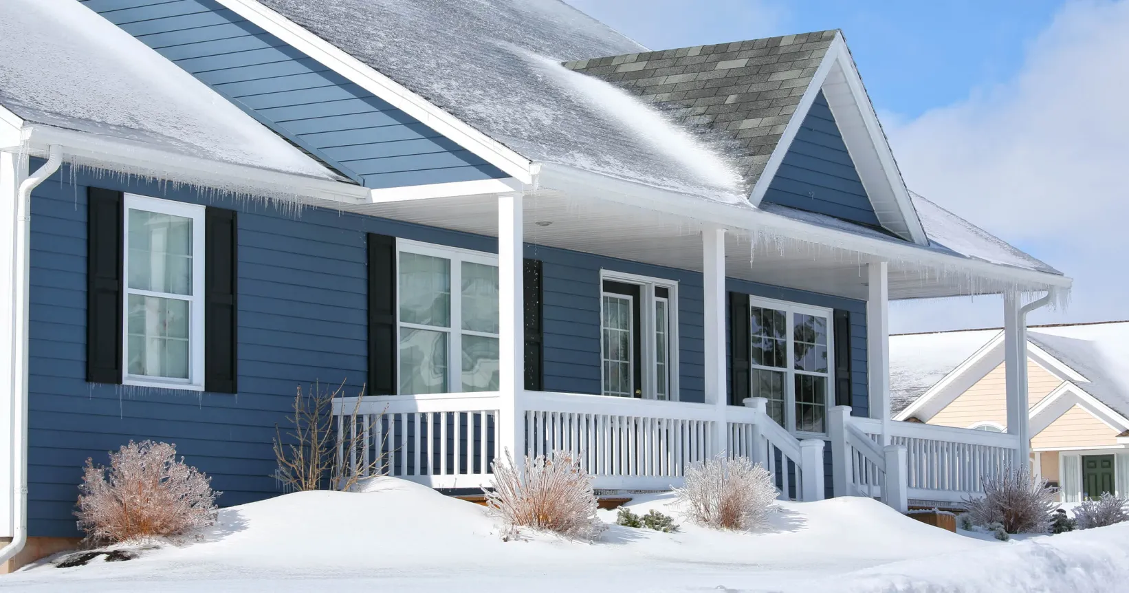 Une maison enneigée