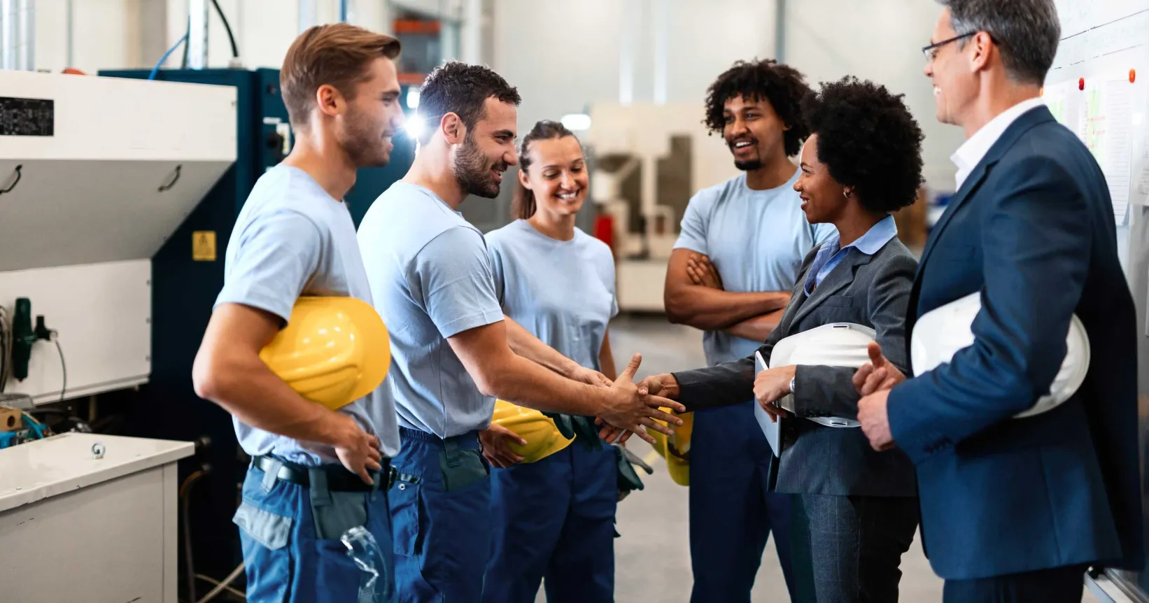 Des employés rencontrent des gestionnaires