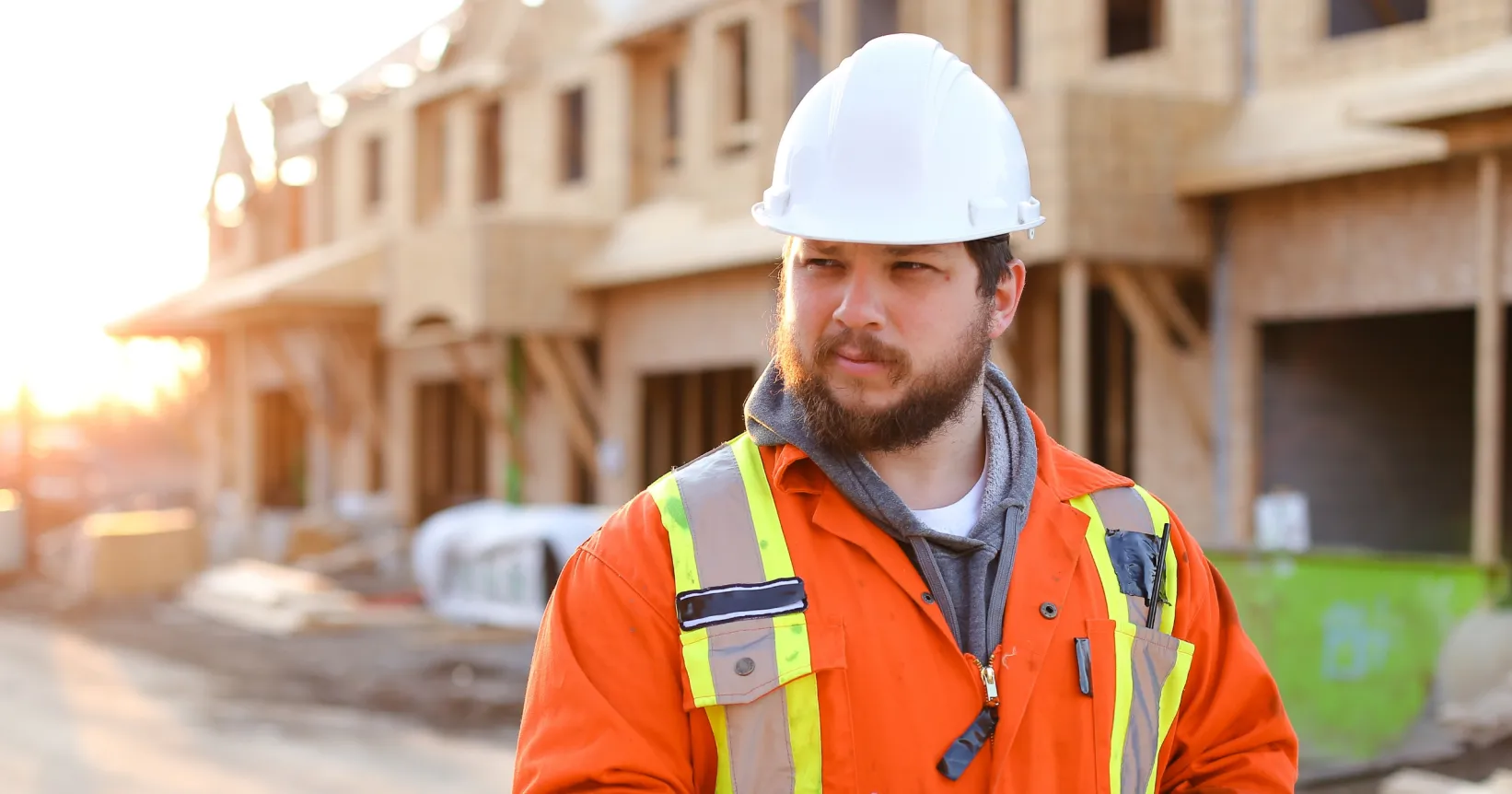 Un ouvrier sur un chantier de construction