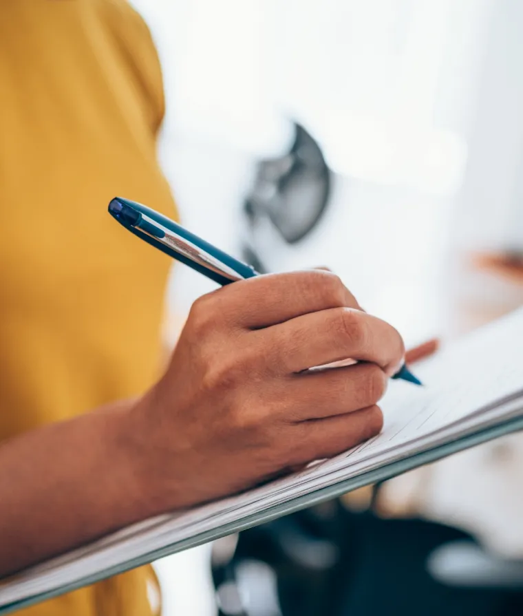 Quelqu'un prend des notes