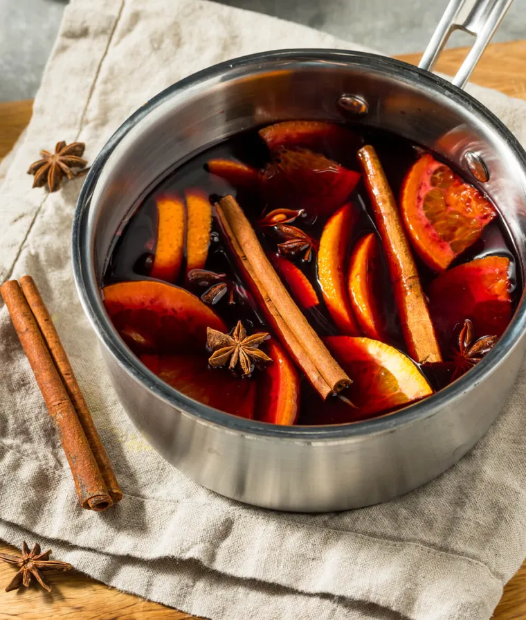 Un mélange d'ingrédients dans une casserole