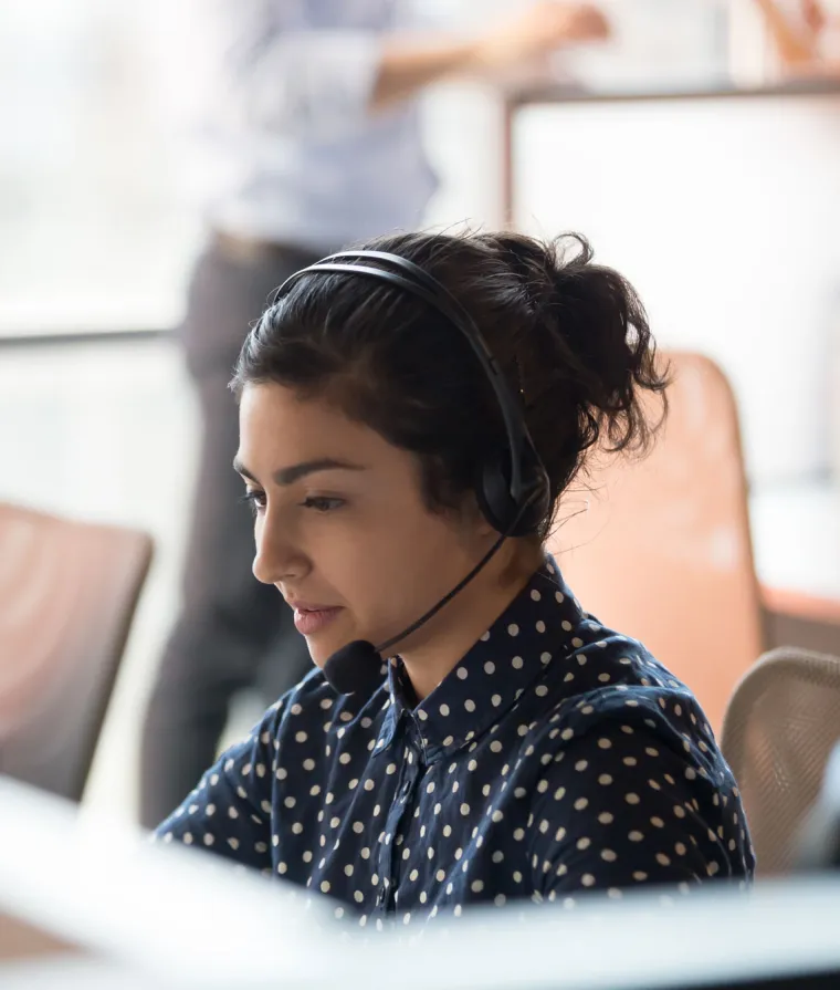 Une agente au service à la clientèle