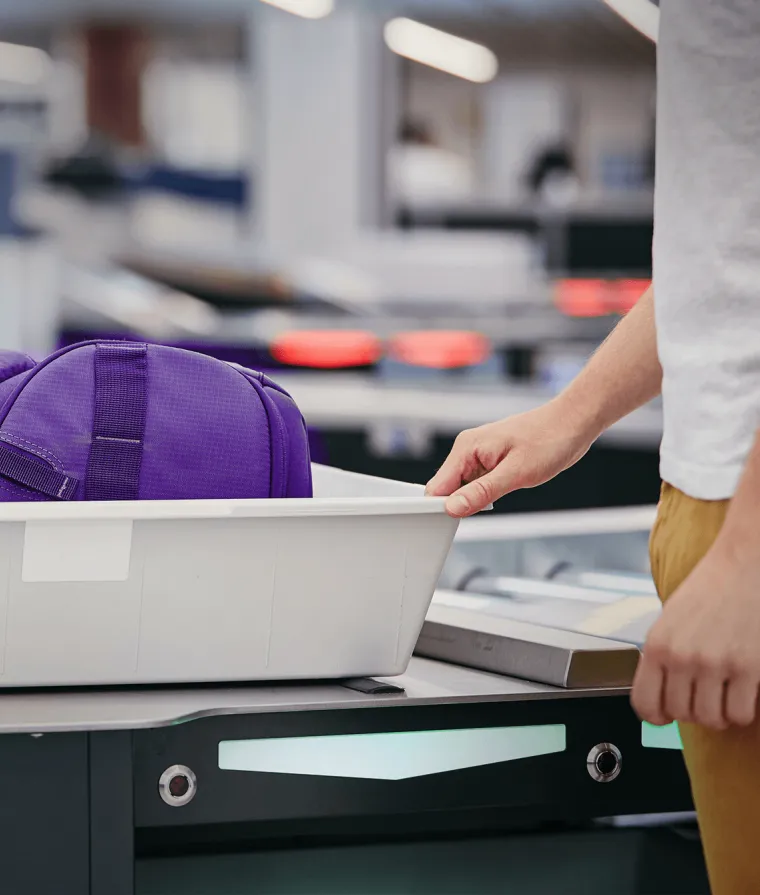 Une valise aux douanes