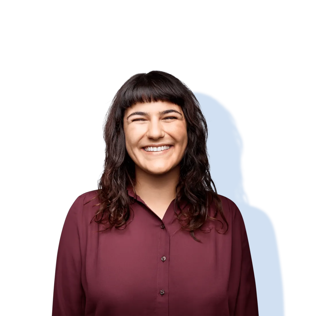 Portrait d’une personne souriante faisant face à la caméra